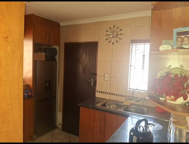 2 BEDROOM FREEHOLD FOR SALE IN CLAYVILLE